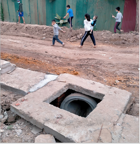 Thanh[-]Trì-[-]Hà[-]Nội:[-]Dự[-]án[-]gần[-]15[-]tỷ[-]thi[-]công[-]gây[-]ô[-]nhiễm[-]môi[-]trường[-]và[-]nát[-]an[-]toàn[-]giao[-]th6ng